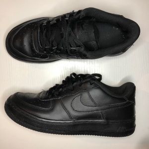 Black Nike Airforce 1s